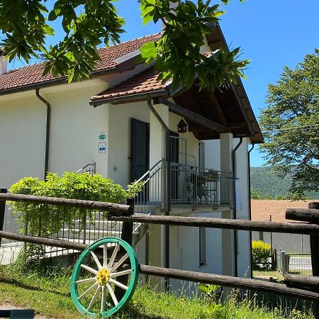 Bb Andre' Bed & Breakfast Vara Superiore Bagian luar foto
