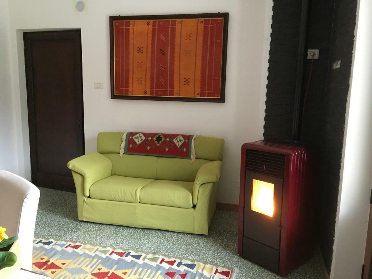 Bb Andre' Bed & Breakfast Vara Superiore Bagian luar foto