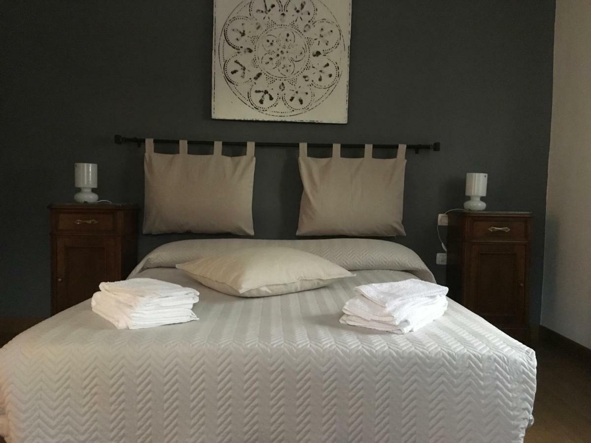 Bb Andre' Bed & Breakfast Vara Superiore Bagian luar foto